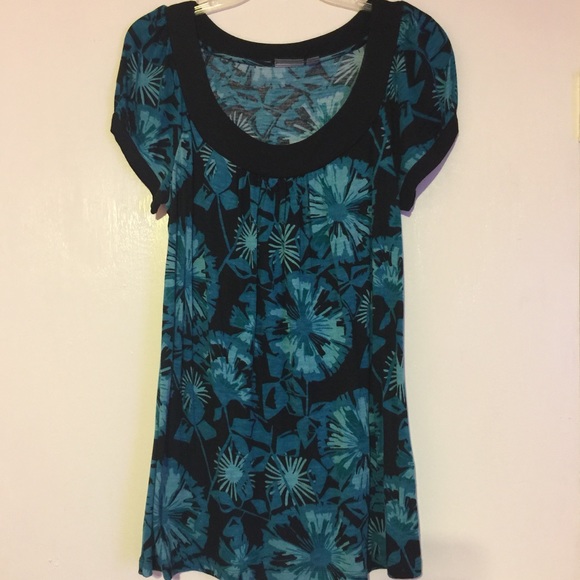 Apt. 9 Tops - Beautiful Tunic Style w/ Shades of Blues & Black